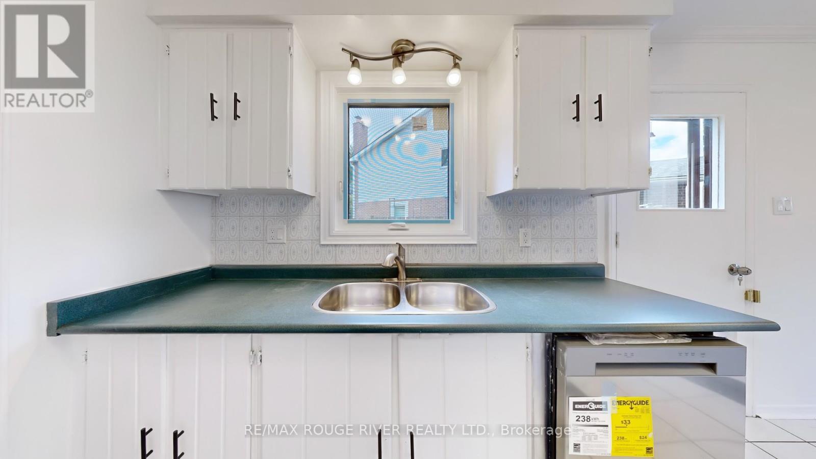 Photo 23 of 48 Millhouse Crescent, Toronto ON