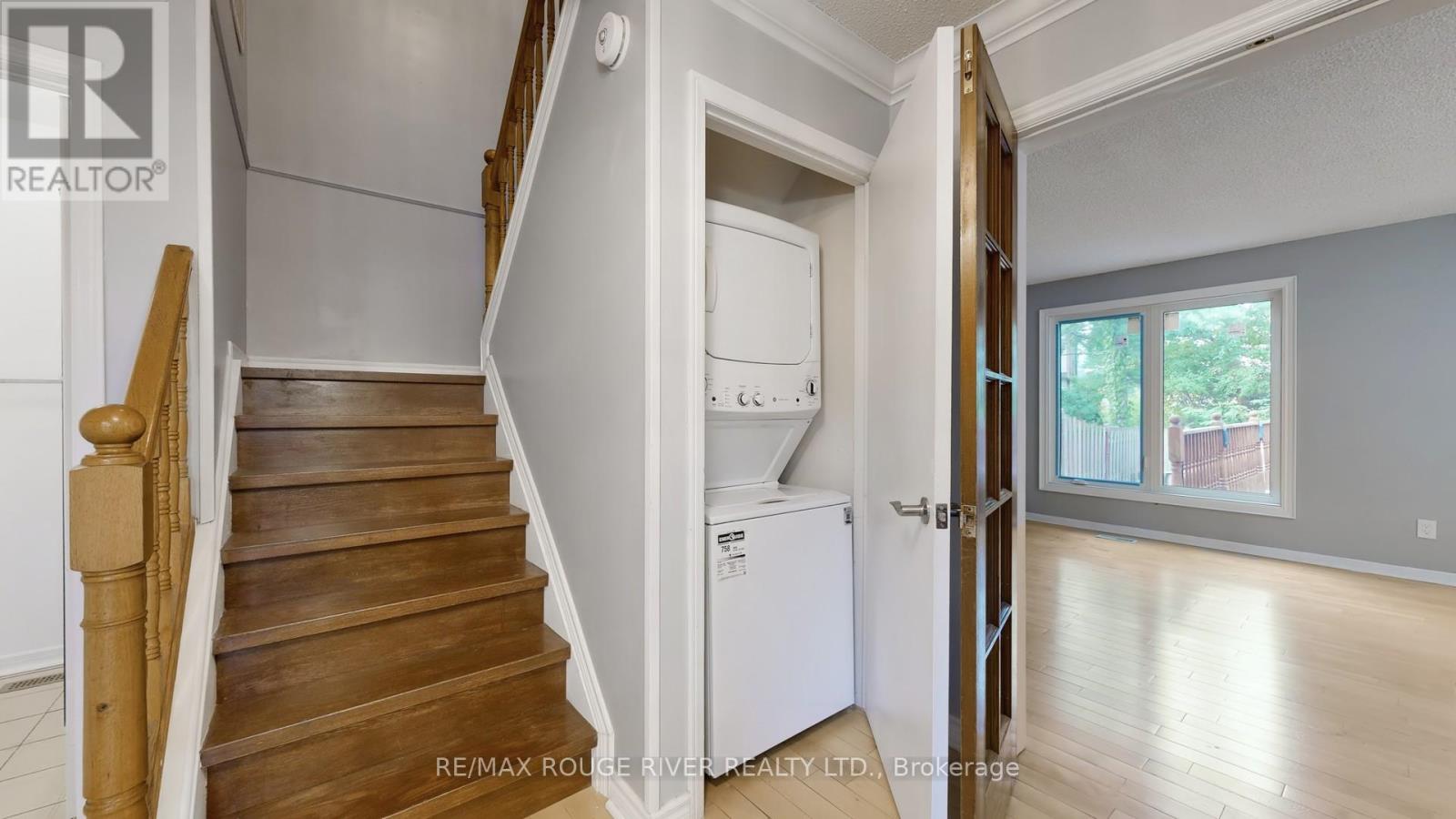 Photo 10 of 48 Millhouse Crescent, Toronto ON
