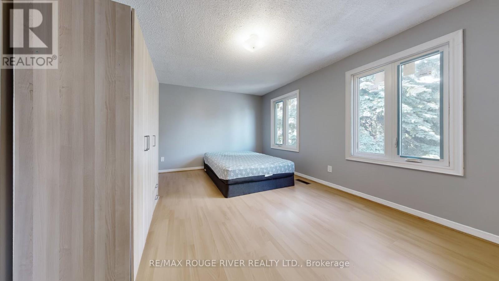 Photo 4 of 48 Millhouse Crescent, Toronto ON