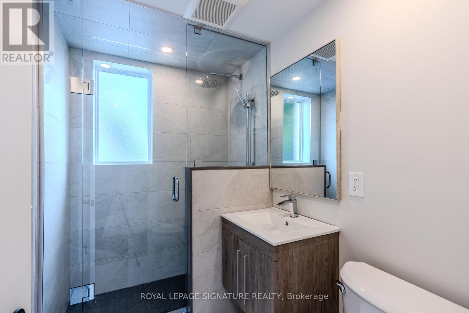 Photo 28 of 3 1 Hassard Avenue, Toronto ON