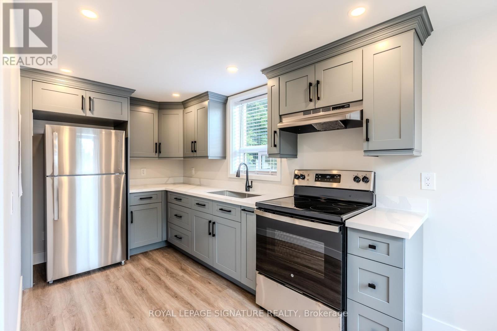 Photo 5 of 3 1 Hassard Avenue, Toronto ON