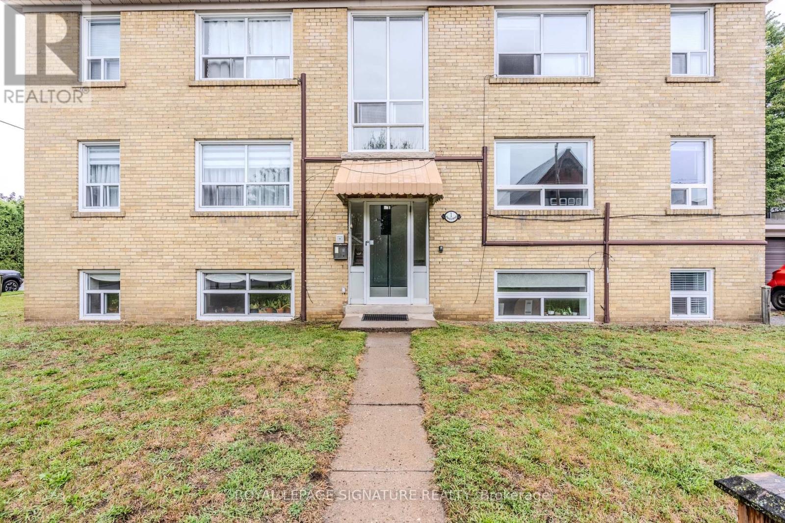 Photo 12 of 3 1 Hassard Avenue, Toronto ON