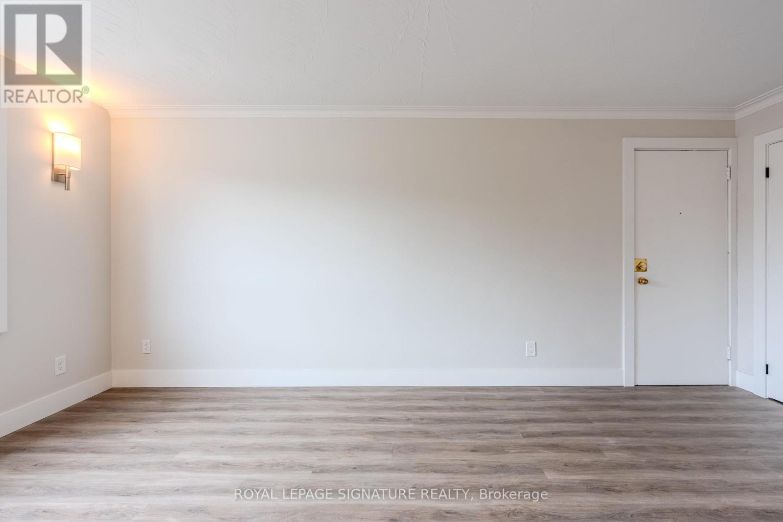Photo 4 of 3 1 Hassard Avenue, Toronto ON