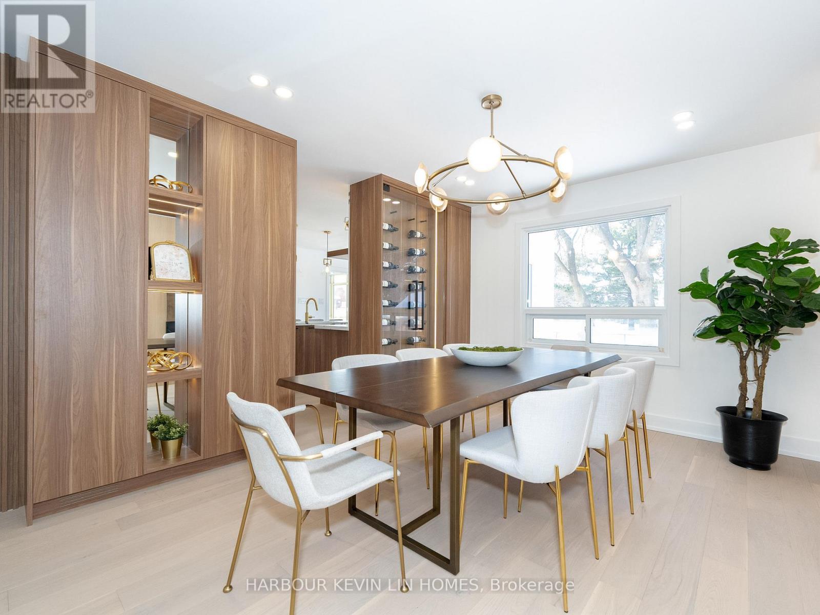 Photo 10 of 617 Chancellor Drive, Vaughan ON