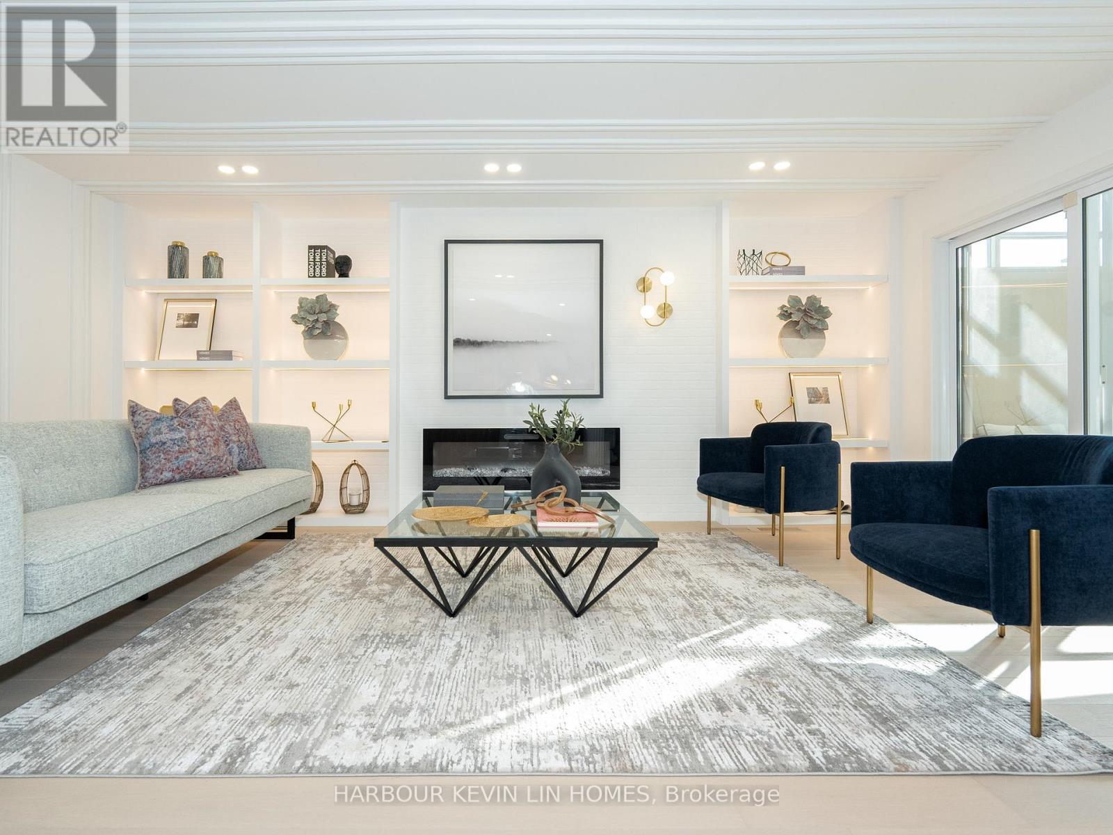 Photo 6 of 617 Chancellor Drive, Vaughan ON