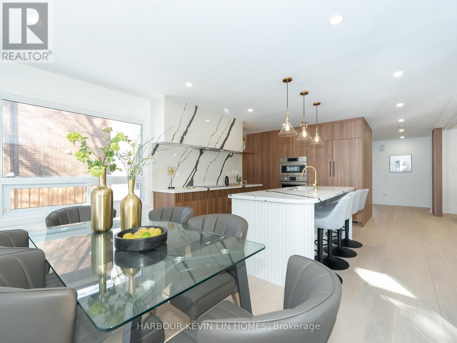 Photo 32 of 617 Chancellor Drive, Vaughan ON
