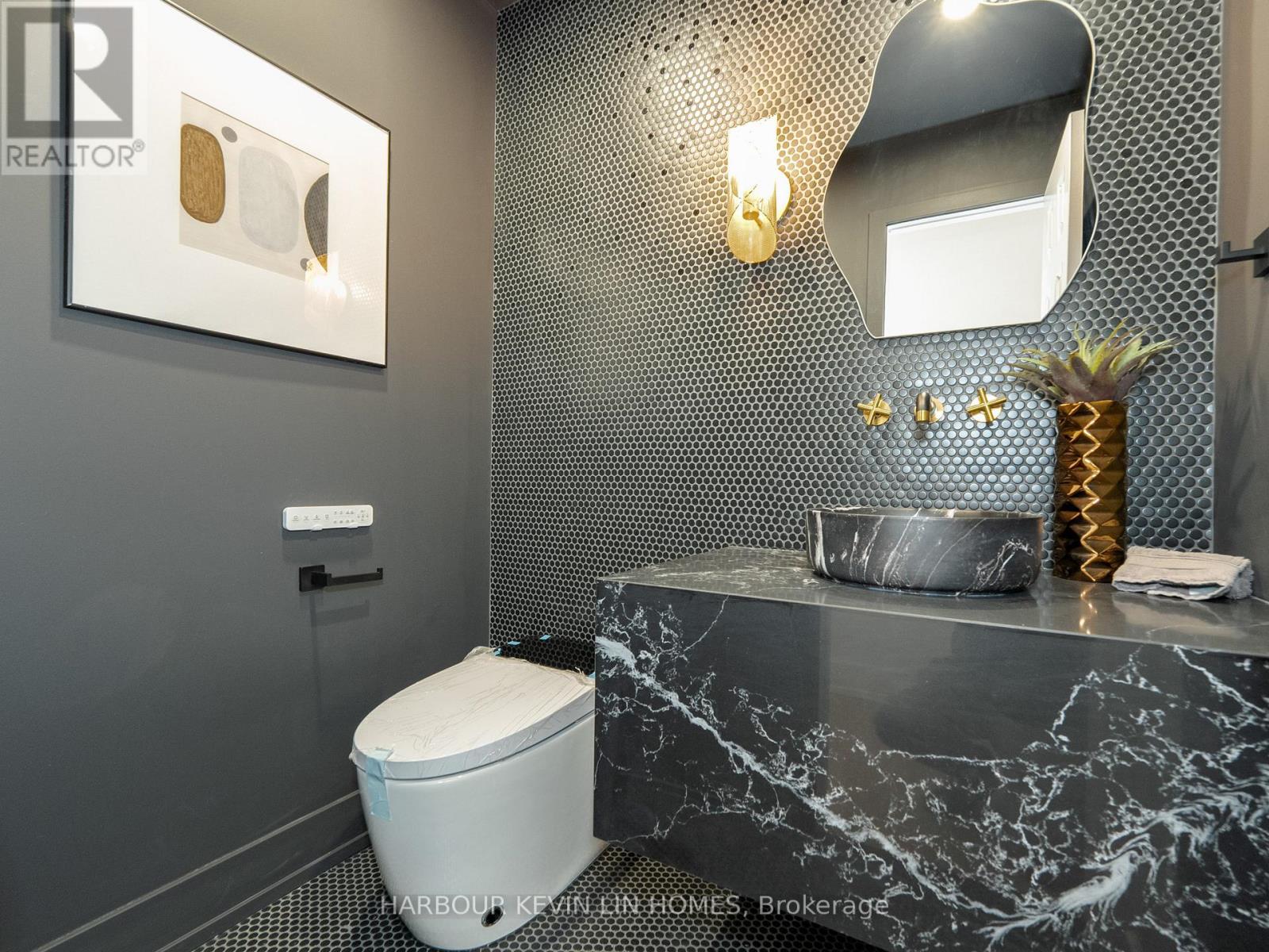 Photo 17 of 617 Chancellor Drive, Vaughan ON