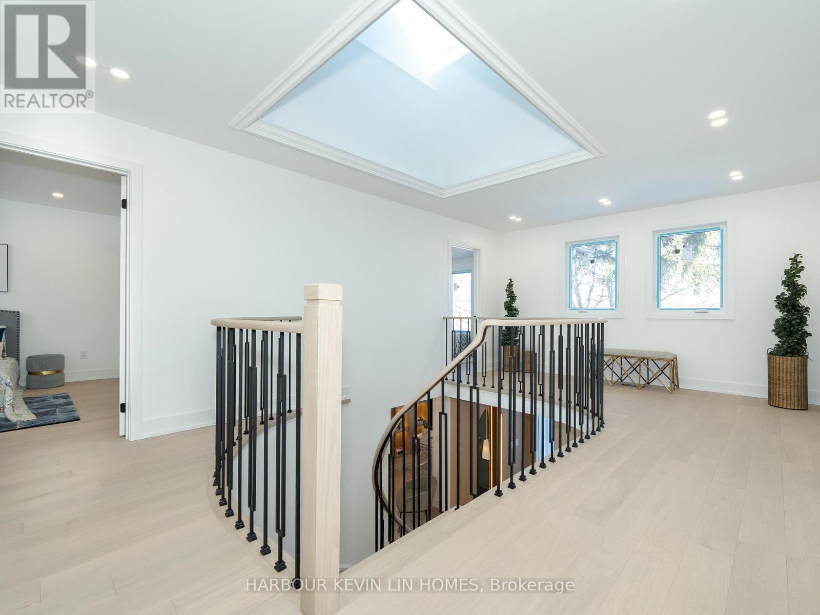 Photo 28 of 617 Chancellor Drive, Vaughan ON