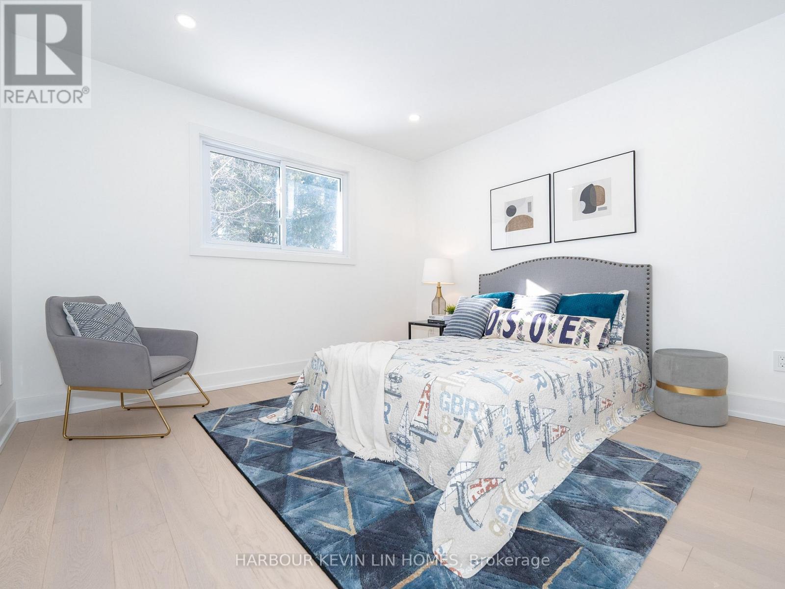 Photo 2 of 617 Chancellor Drive, Vaughan ON