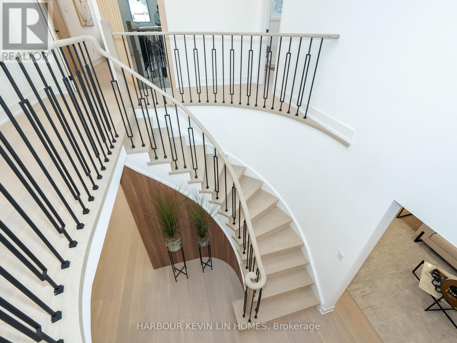 Photo 24 of 617 Chancellor Drive, Vaughan ON