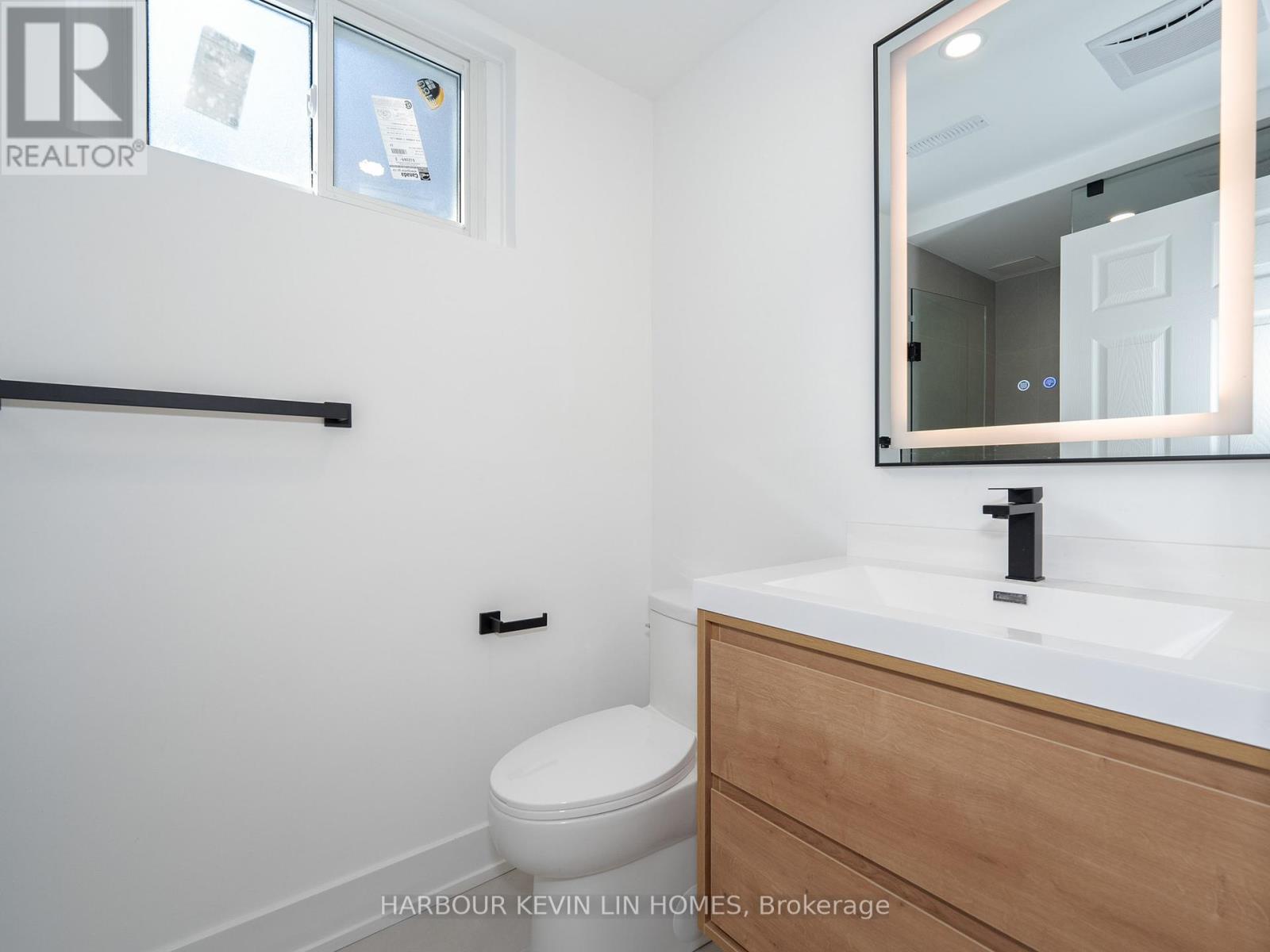 Photo 25 of 617 Chancellor Drive, Vaughan ON