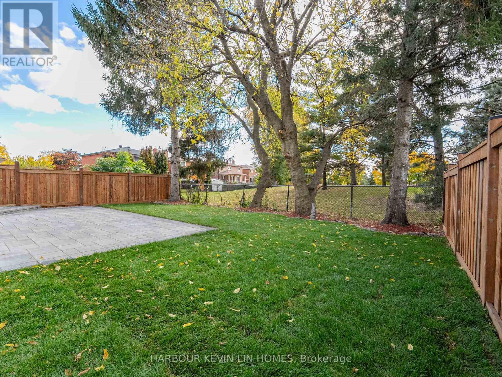 Photo 33 of 617 Chancellor Drive, Vaughan ON