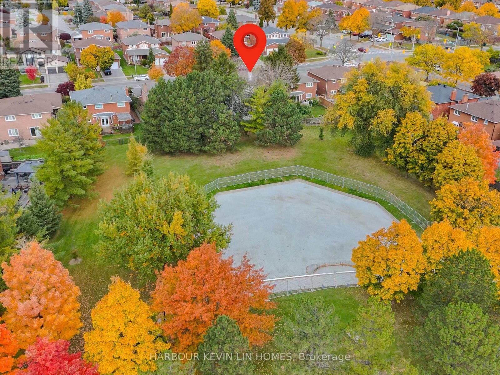 Photo 4 of 617 Chancellor Drive, Vaughan ON