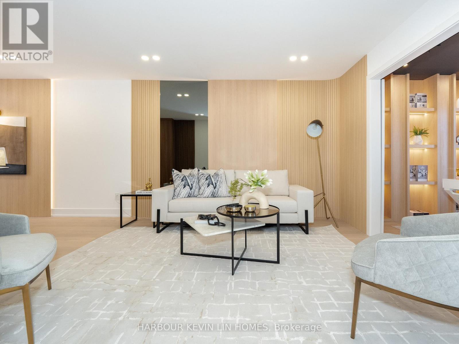 Photo 5 of 617 Chancellor Drive, Vaughan ON