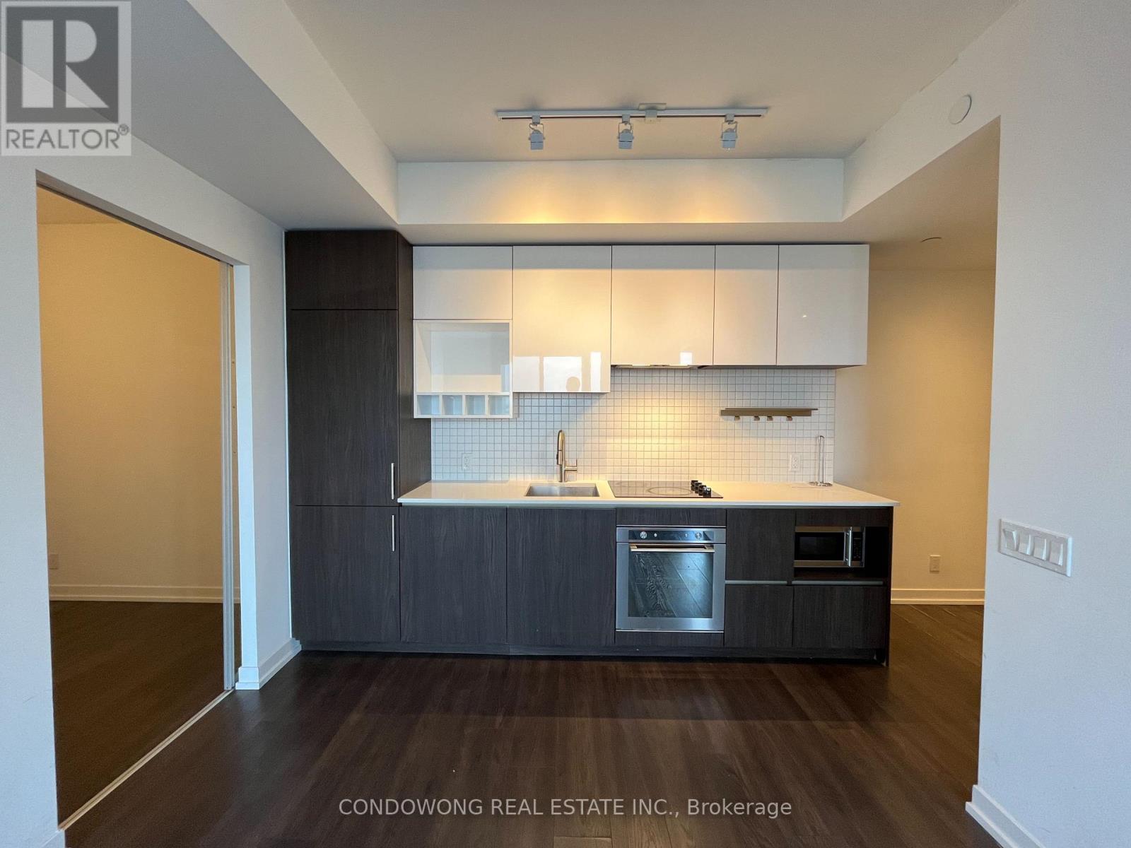 Photo 4 of 507 898 Portage Parkway, Vaughan ON