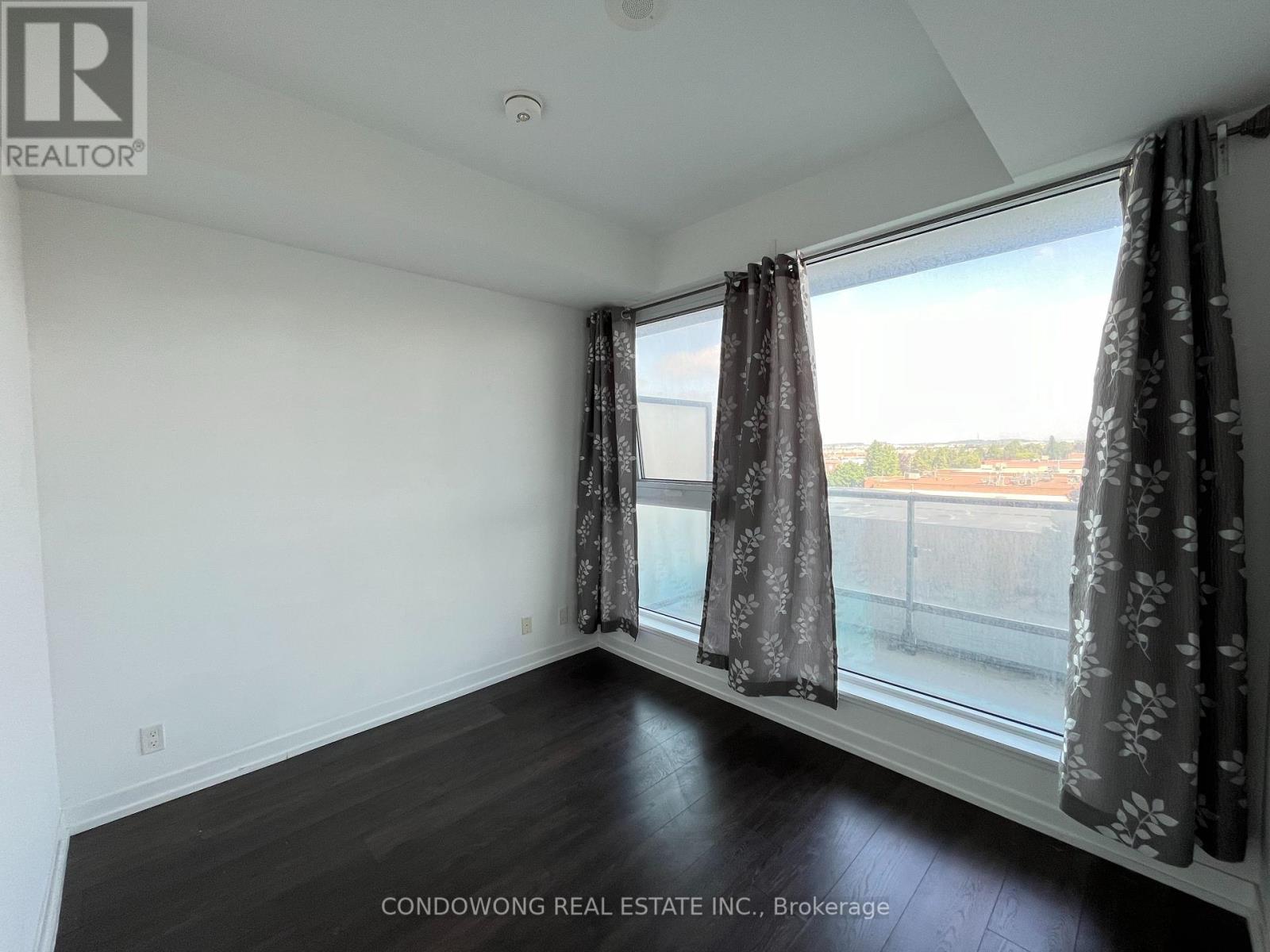 Photo 8 of 507 898 Portage Parkway, Vaughan ON