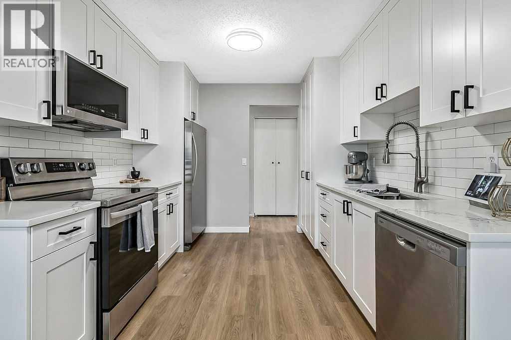 Photo 32 of 127 Thorson Crescent, Okotoks AB