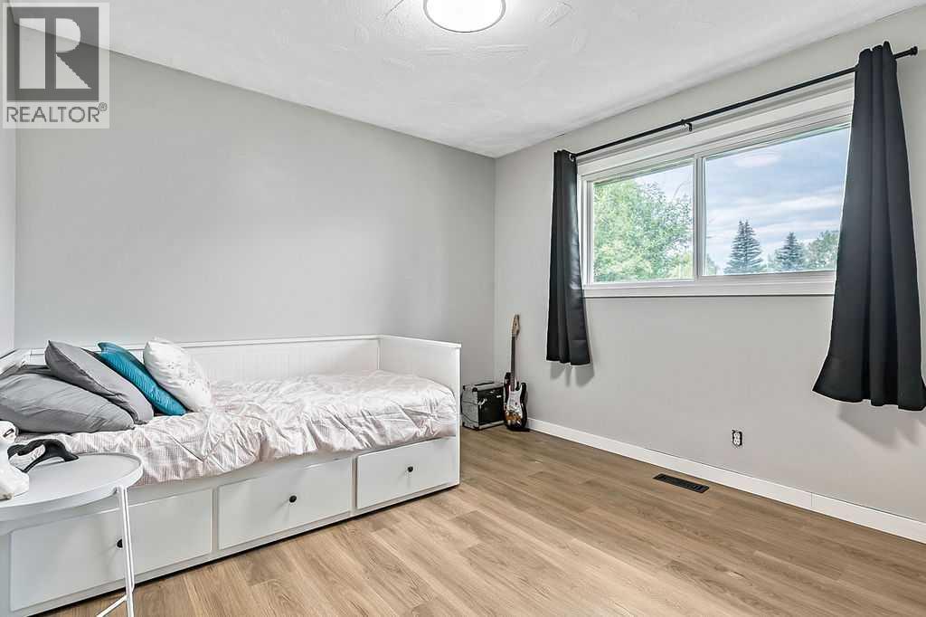 Photo 21 of 127 Thorson Crescent, Okotoks AB