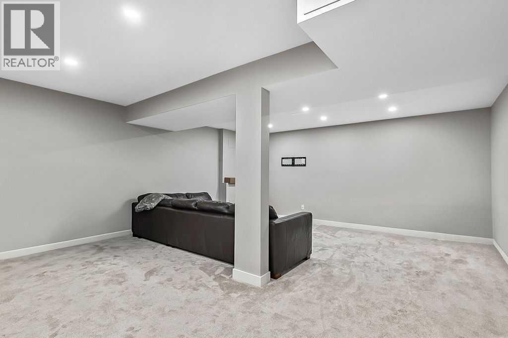 Photo 3 of 127 Thorson Crescent, Okotoks AB