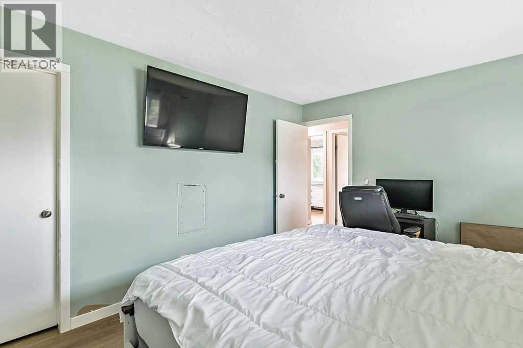 Photo 15 of 127 Thorson Crescent, Okotoks AB