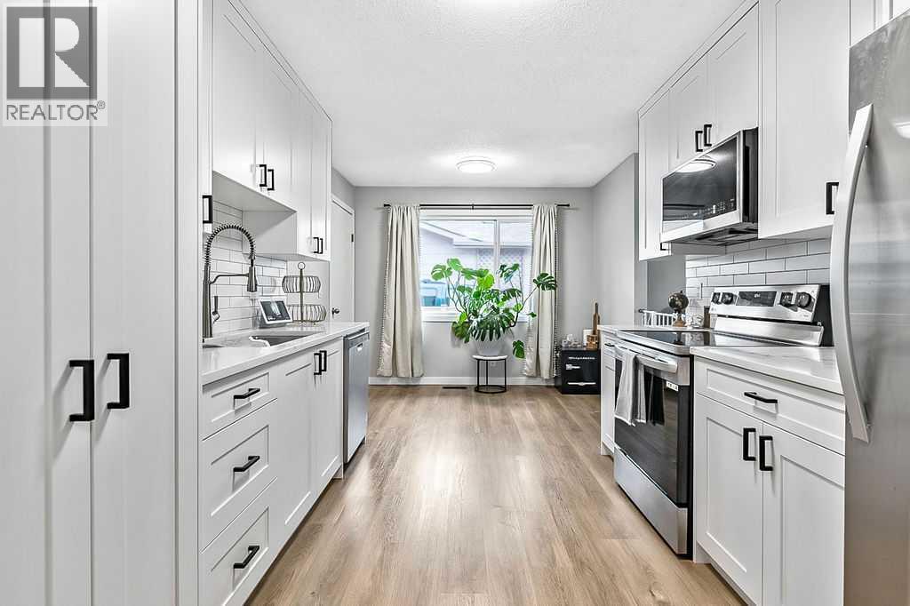 Photo 19 of 127 Thorson Crescent, Okotoks AB