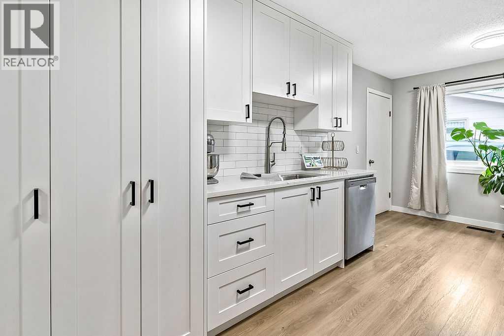 Photo 13 of 127 Thorson Crescent, Okotoks AB