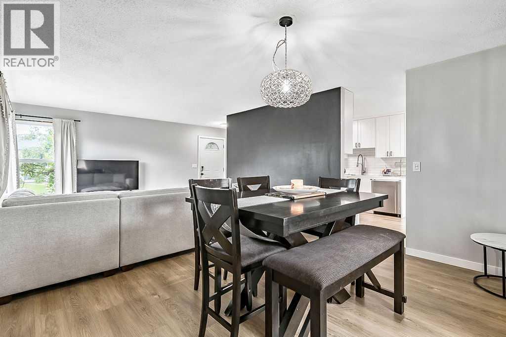 Photo 9 of 127 Thorson Crescent, Okotoks AB
