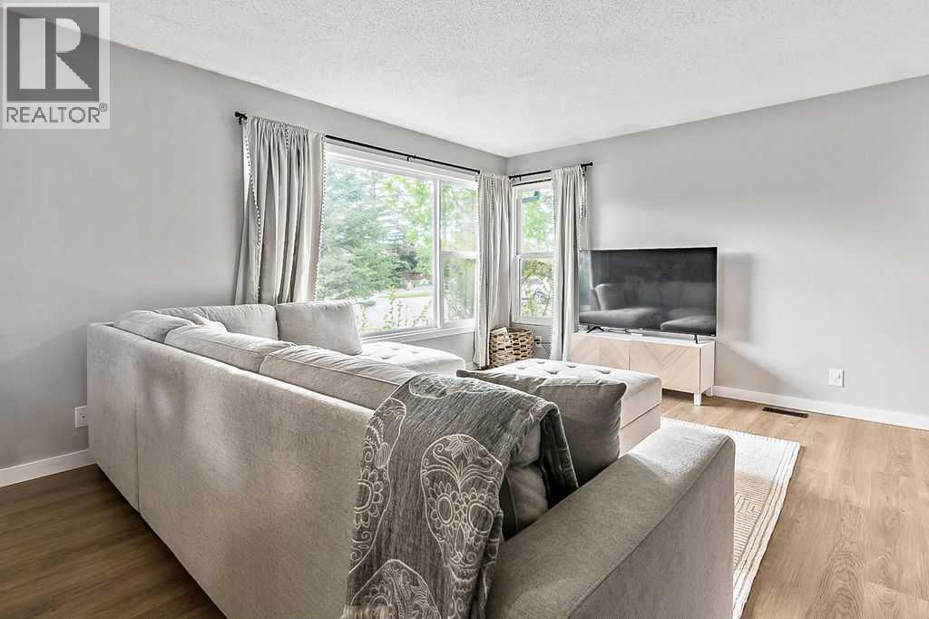 Photo 24 of 127 Thorson Crescent, Okotoks AB