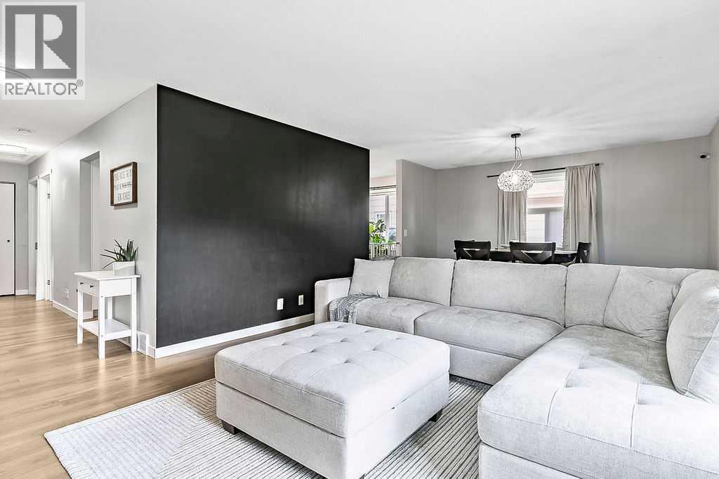Photo 7 of 127 Thorson Crescent, Okotoks AB