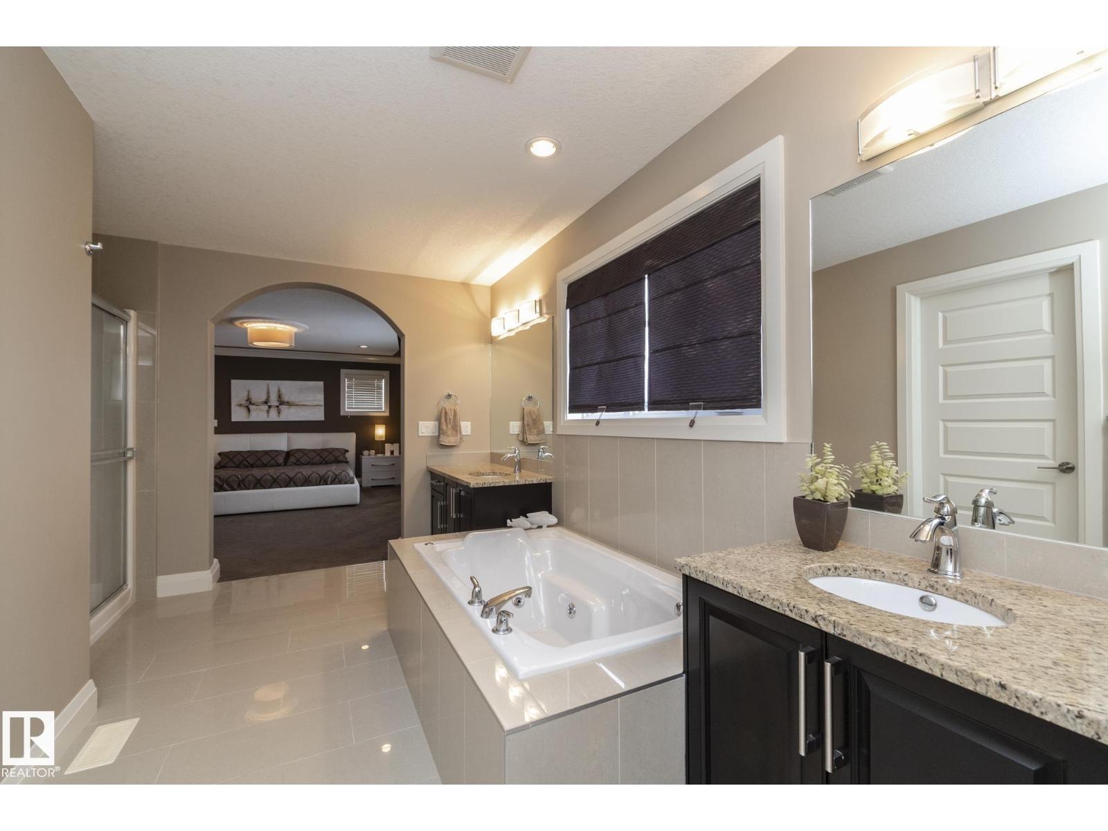Photo 10 of 2252 Cameron Ravine Co Nw, Edmonton AB