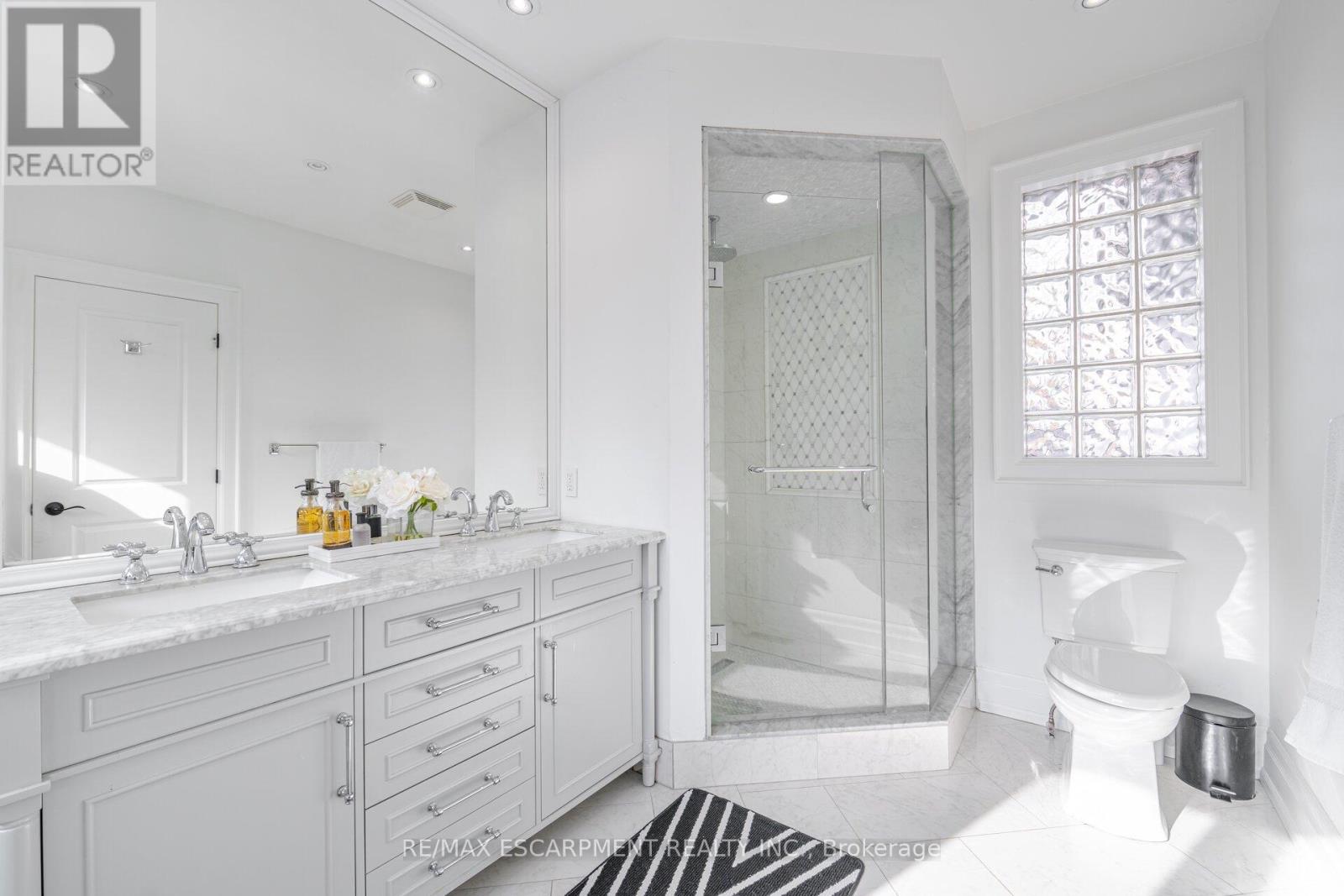 Photo 9 of 2126 Grange Drive, Mississauga ON