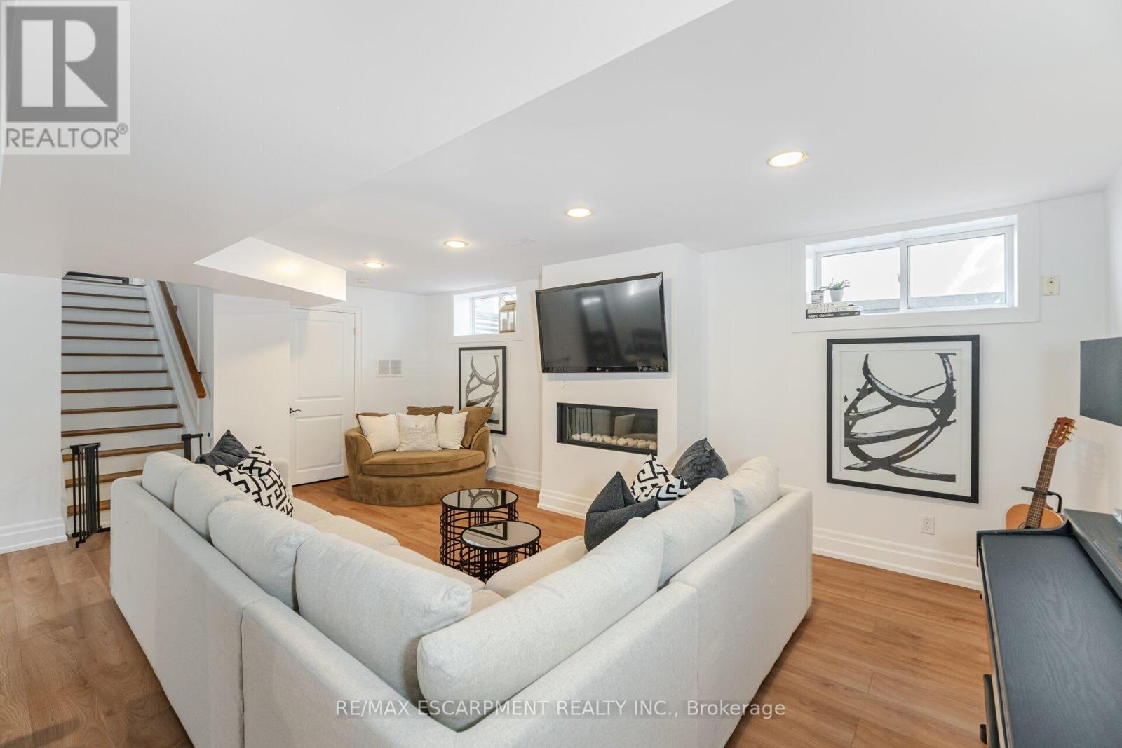 Photo 37 of 2126 Grange Drive, Mississauga ON