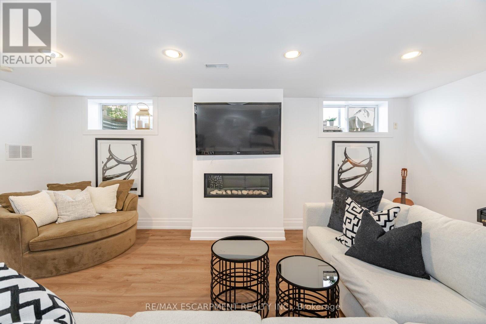 Photo 13 of 2126 Grange Drive, Mississauga ON