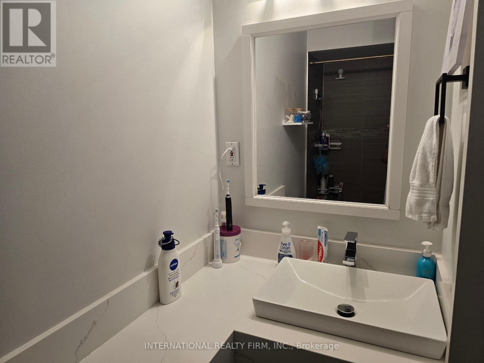 Photo 14 of 32 600 Silver Creek Boulevard, Mississauga ON