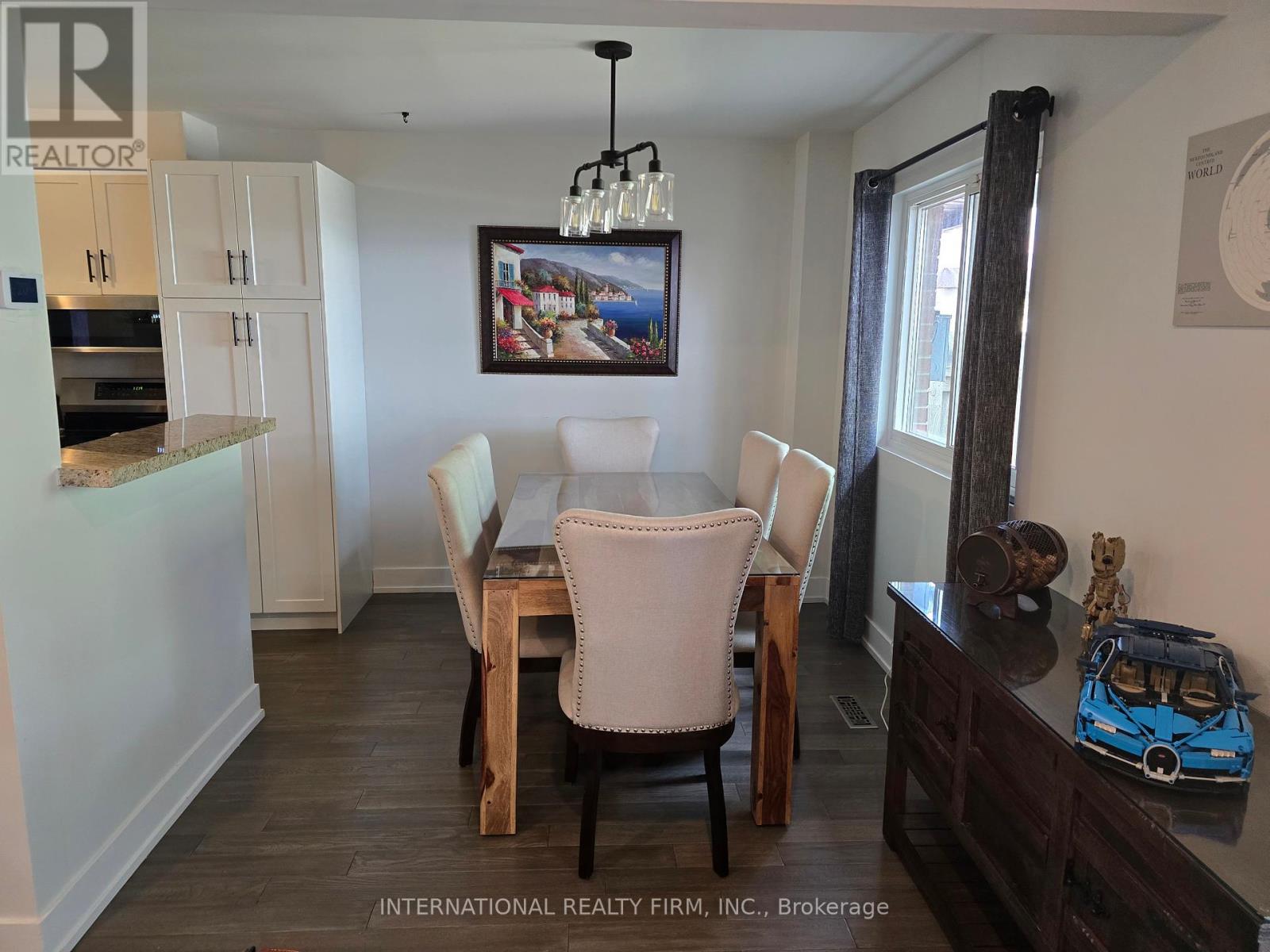 Photo 2 of 32 600 Silver Creek Boulevard, Mississauga ON