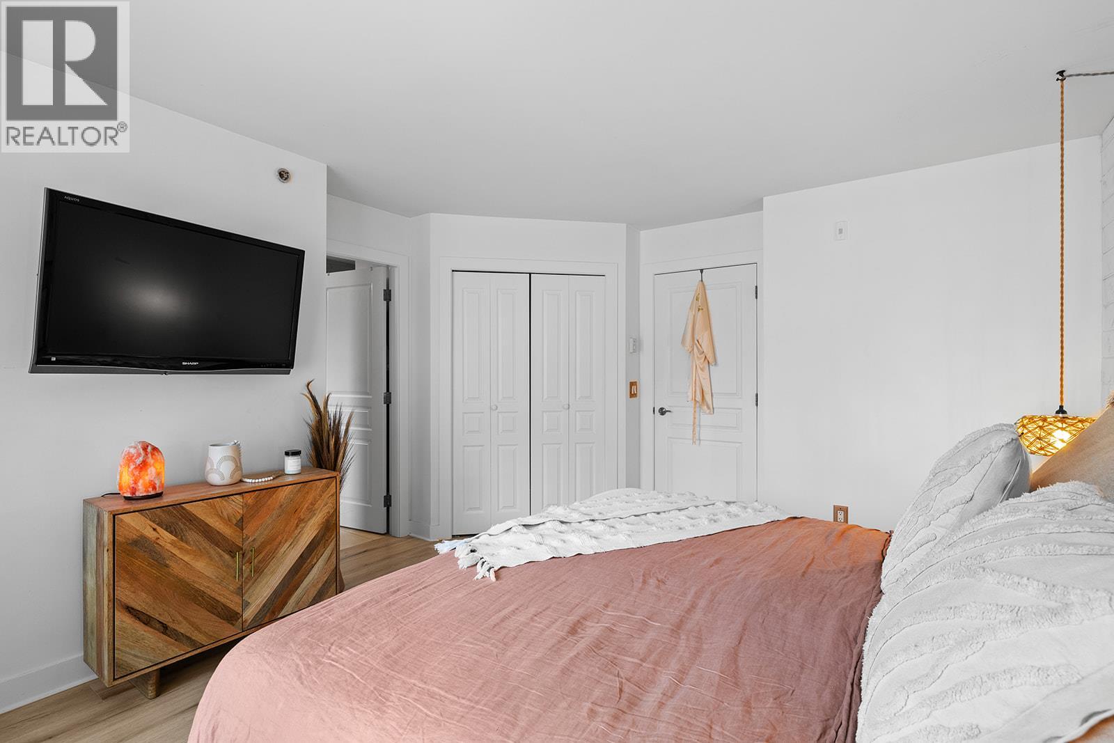  1123 Sunset Drive, Kelowna
