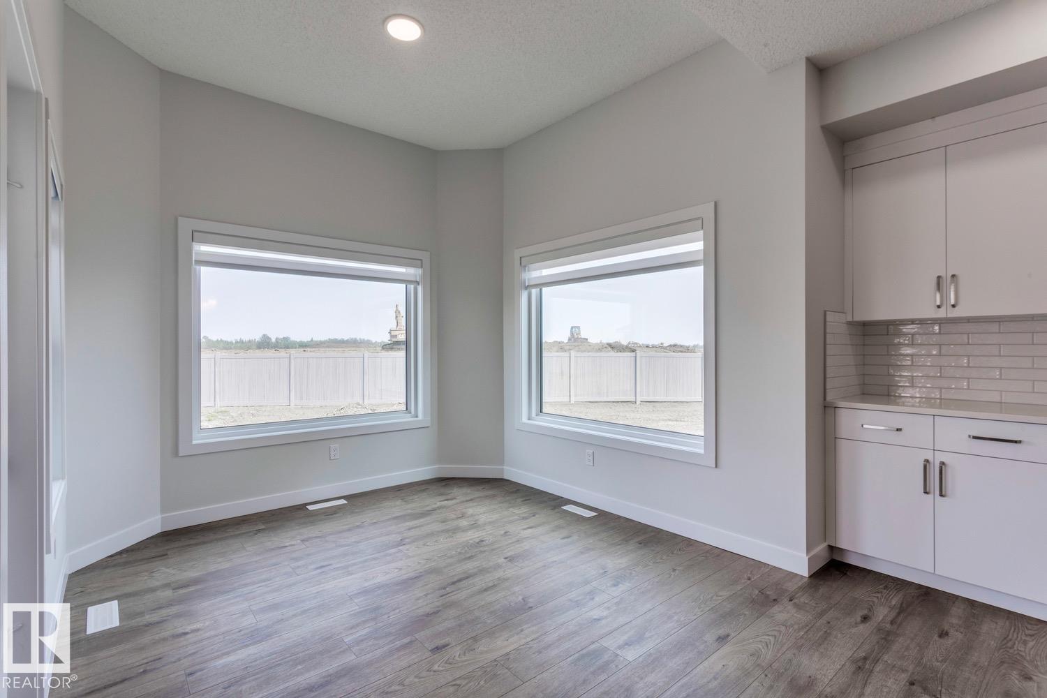 Photo 11 of 19011 20 Av Nw, Edmonton AB