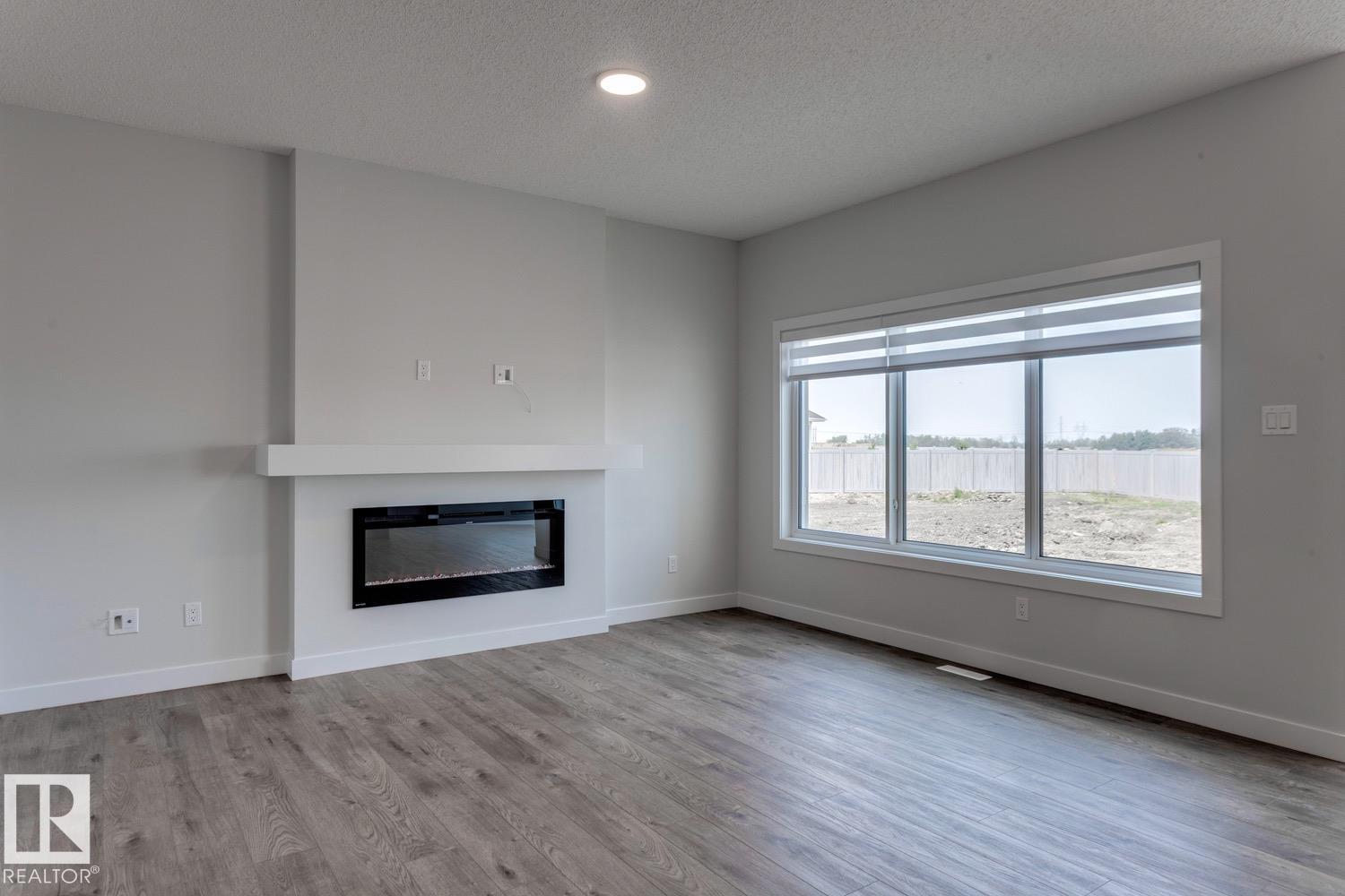 Photo 6 of 19011 20 Av Nw, Edmonton AB