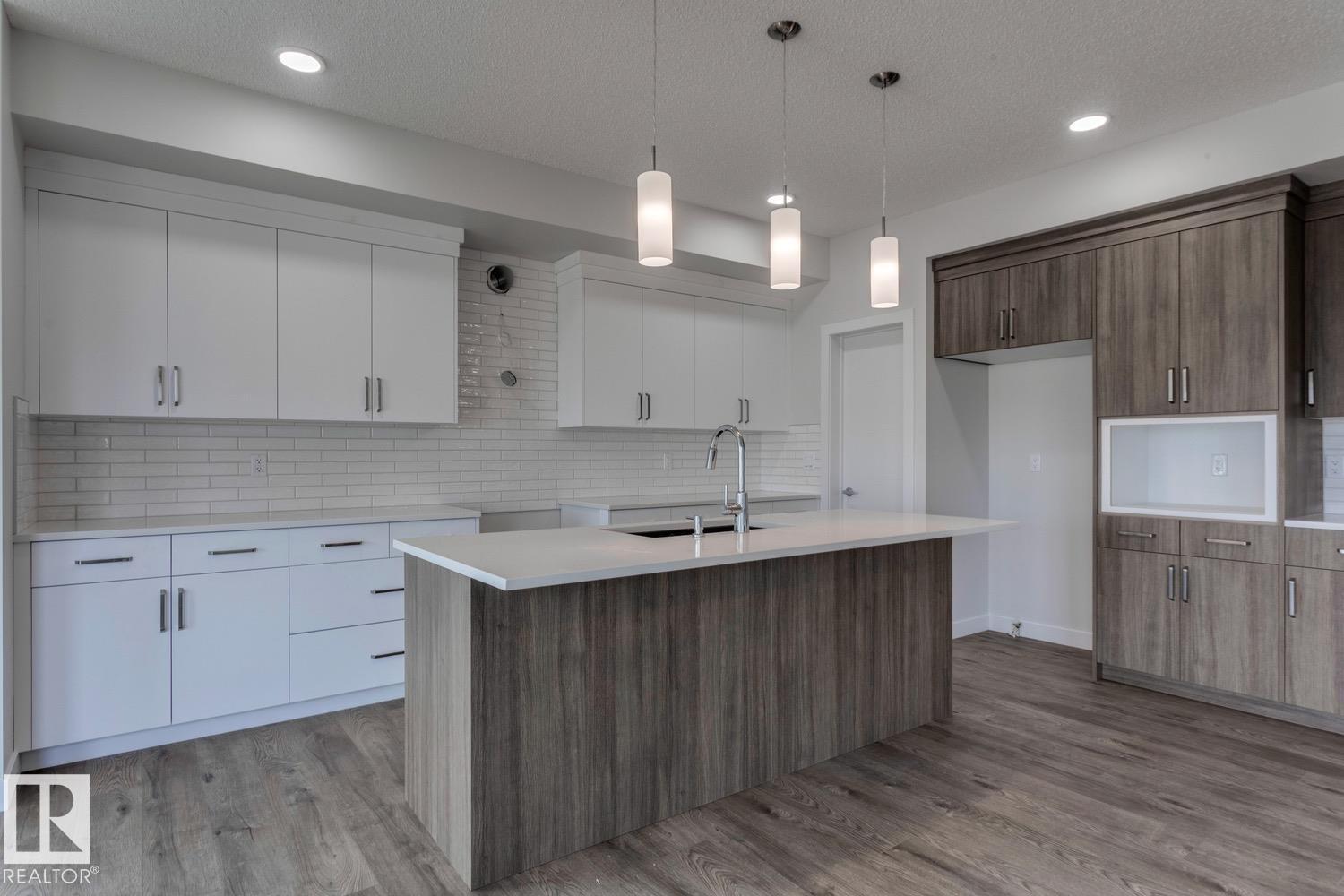 Photo 13 of 19011 20 Av Nw, Edmonton AB