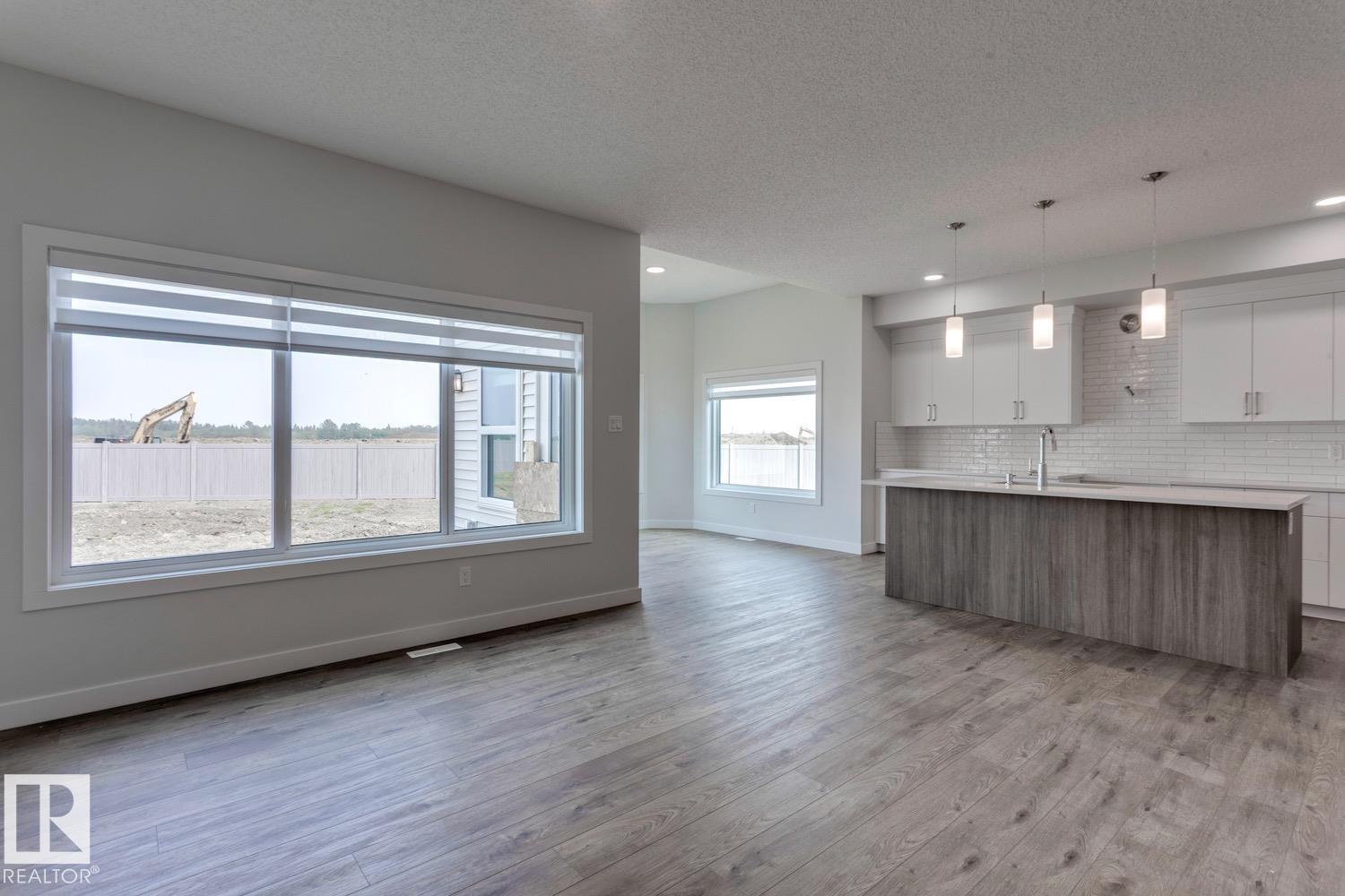 Photo 16 of 19011 20 Av Nw, Edmonton AB