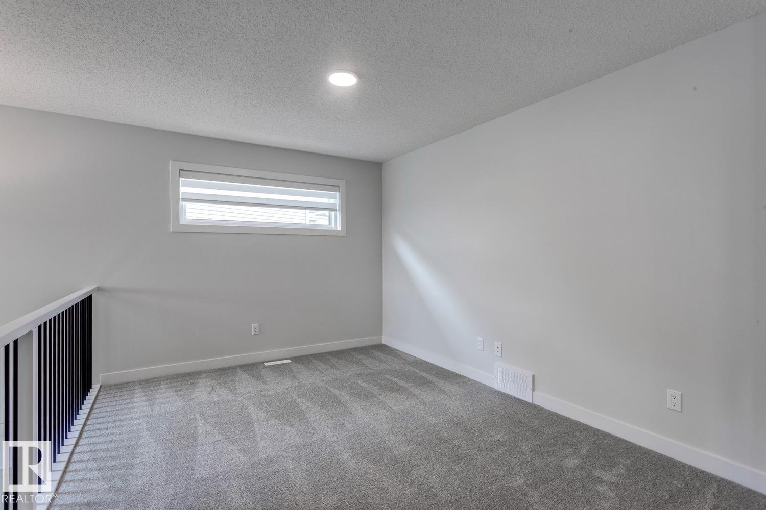 Photo 4 of 19011 20 Av Nw, Edmonton AB