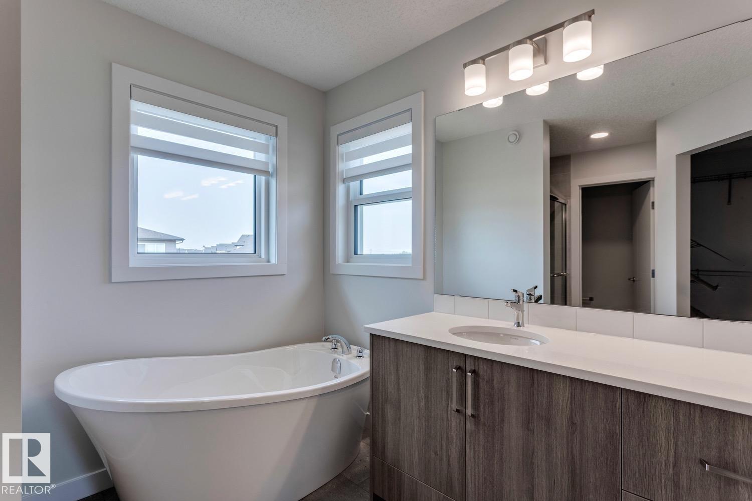 Photo 17 of 19011 20 Av Nw, Edmonton AB
