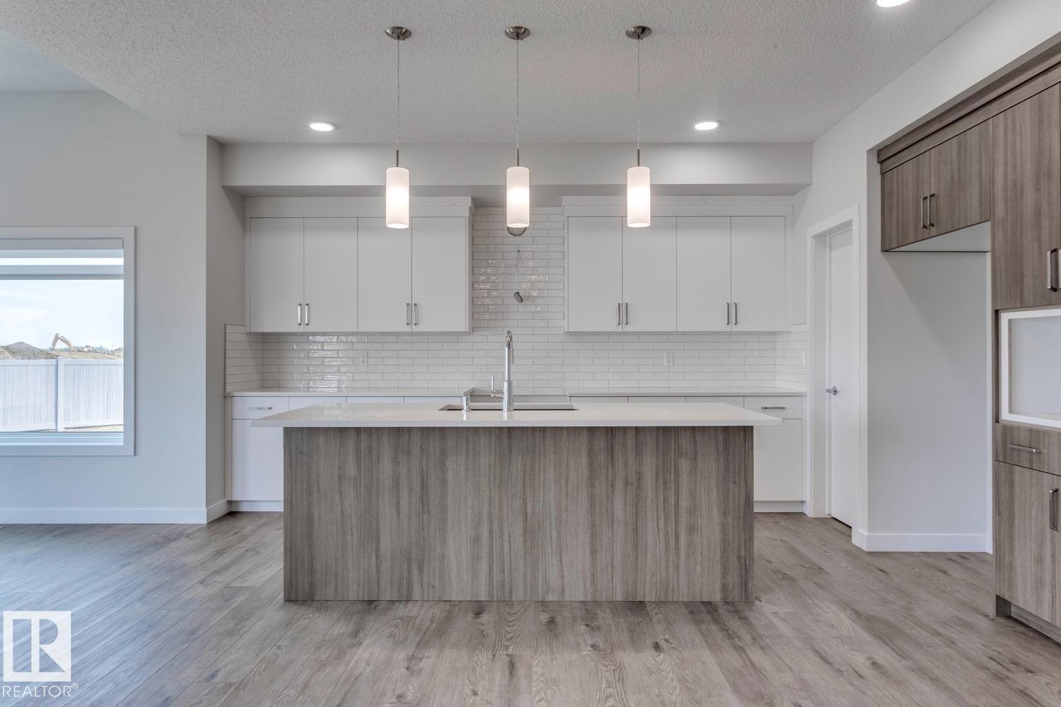 Photo 27 of 19011 20 Av Nw, Edmonton AB