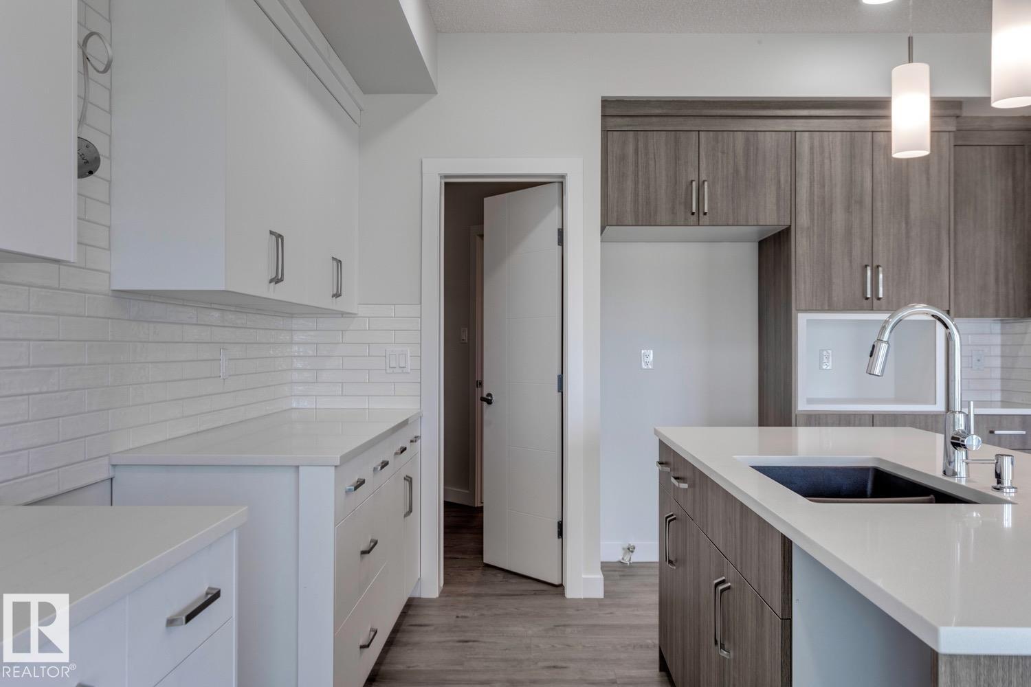 Photo 10 of 19011 20 Av Nw, Edmonton AB