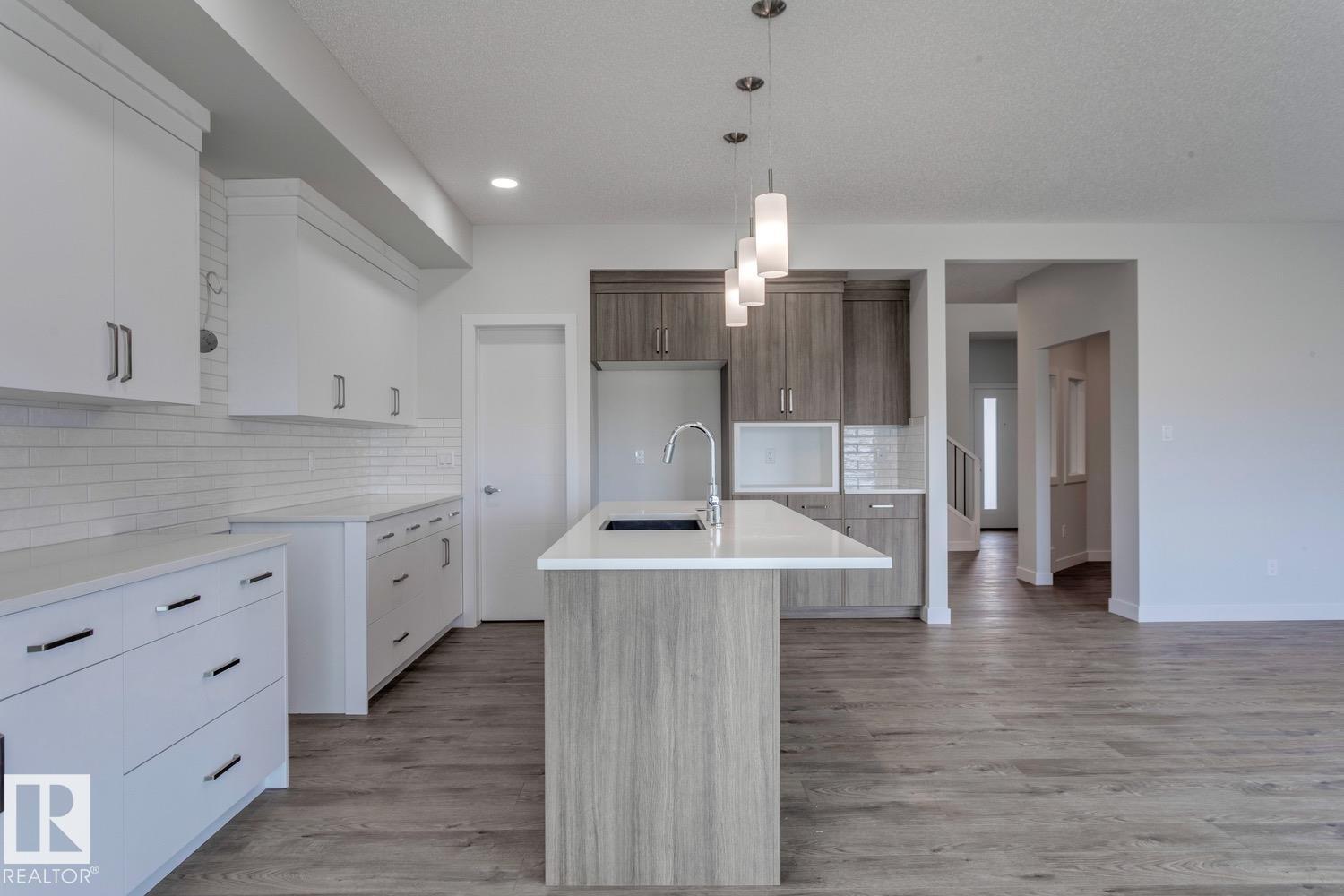 Photo 23 of 19011 20 Av Nw, Edmonton AB