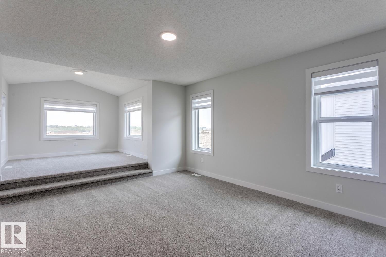 Photo 3 of 19011 20 Av Nw, Edmonton AB