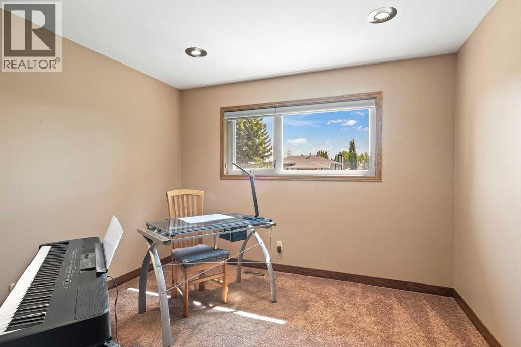 Photo 10 of 2115 Douglasbank Crescent Se, Calgary AB