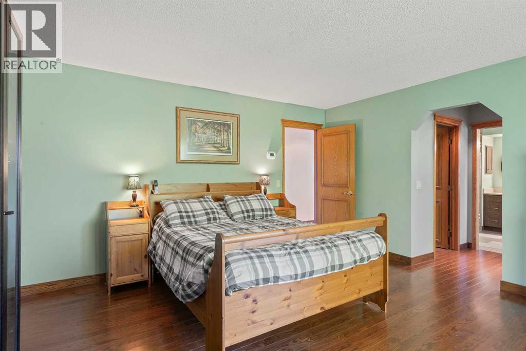 Photo 12 of 2115 Douglasbank Crescent Se, Calgary AB