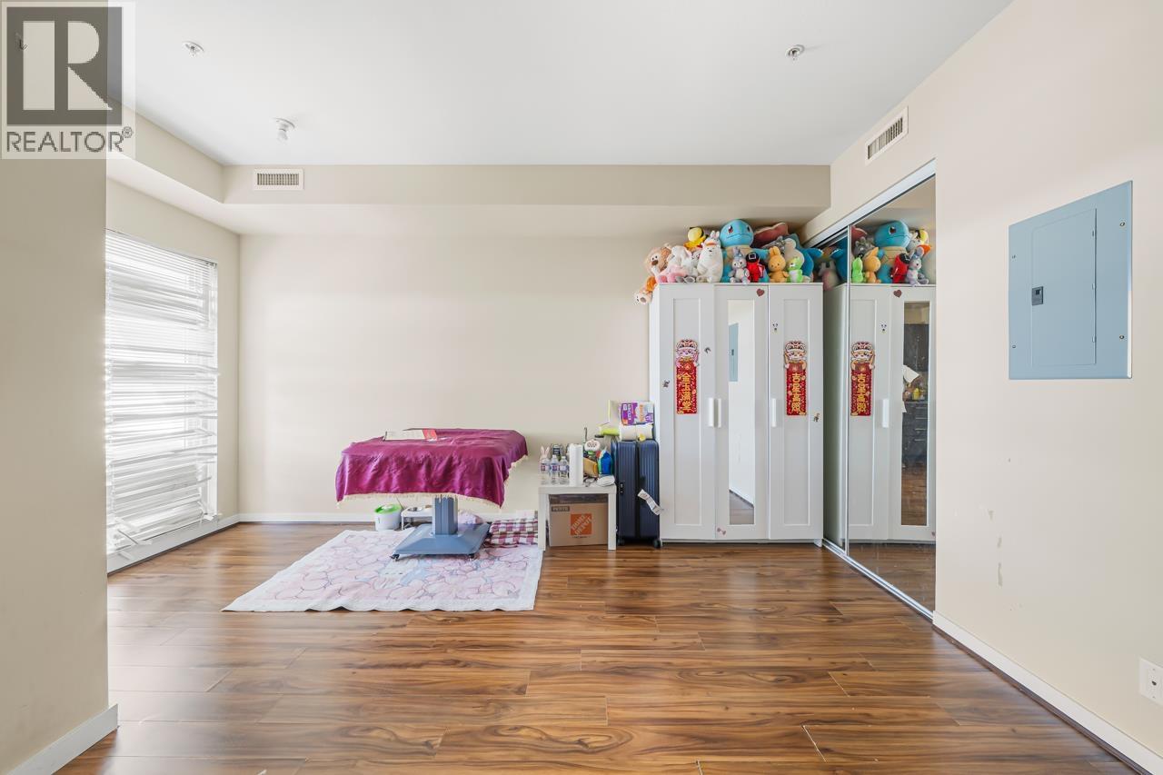Photo 13 of 686 4133 Stolberg Street, Richmond BC