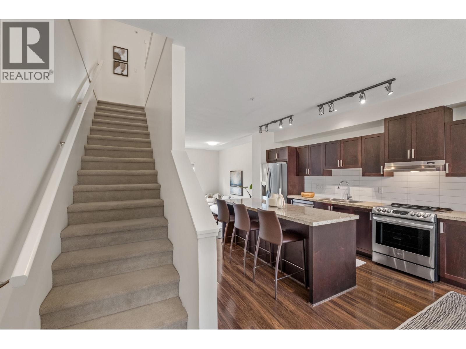 Photo 5 of 713 Premier Street, North Vancouver BC